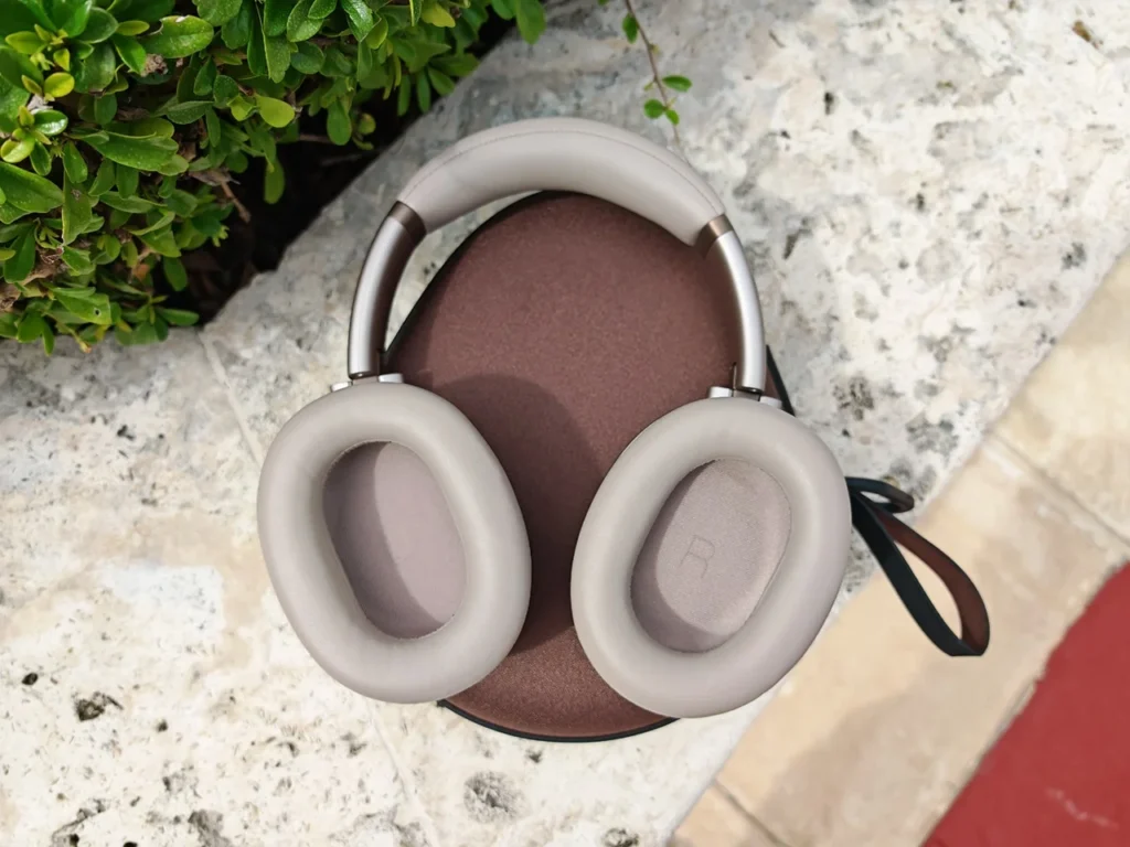 JBL Tour One M3 avion
