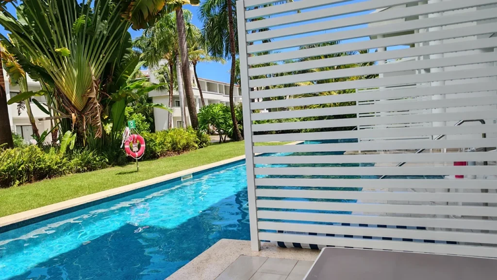 habitacion junior suite deluxe swim up piscina