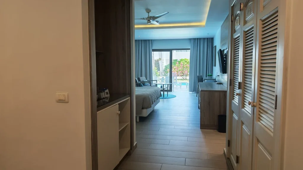 junior suite deluxe swim up bahia principe