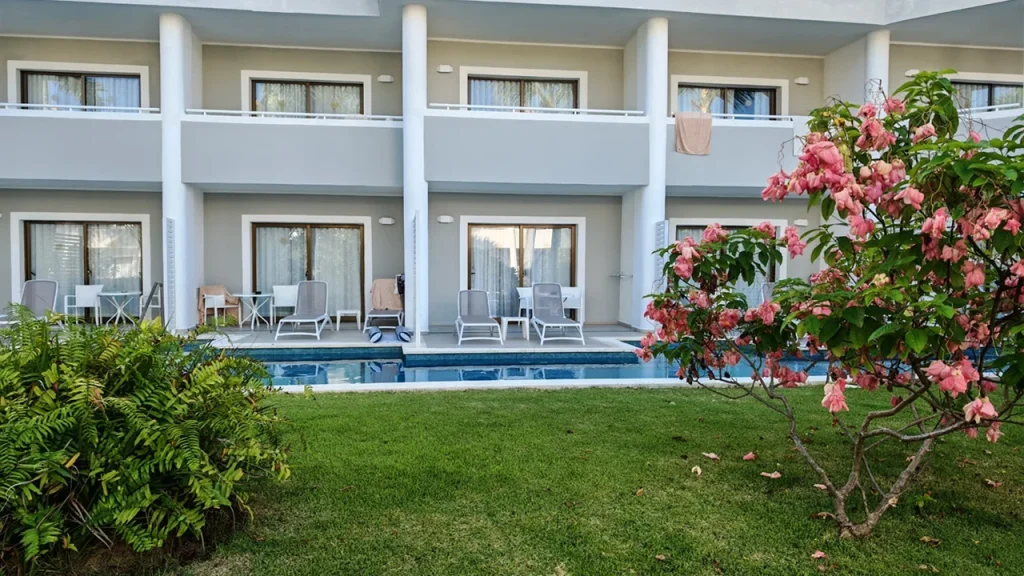 junior suite deluxe swim up bahia principe luxury ambar