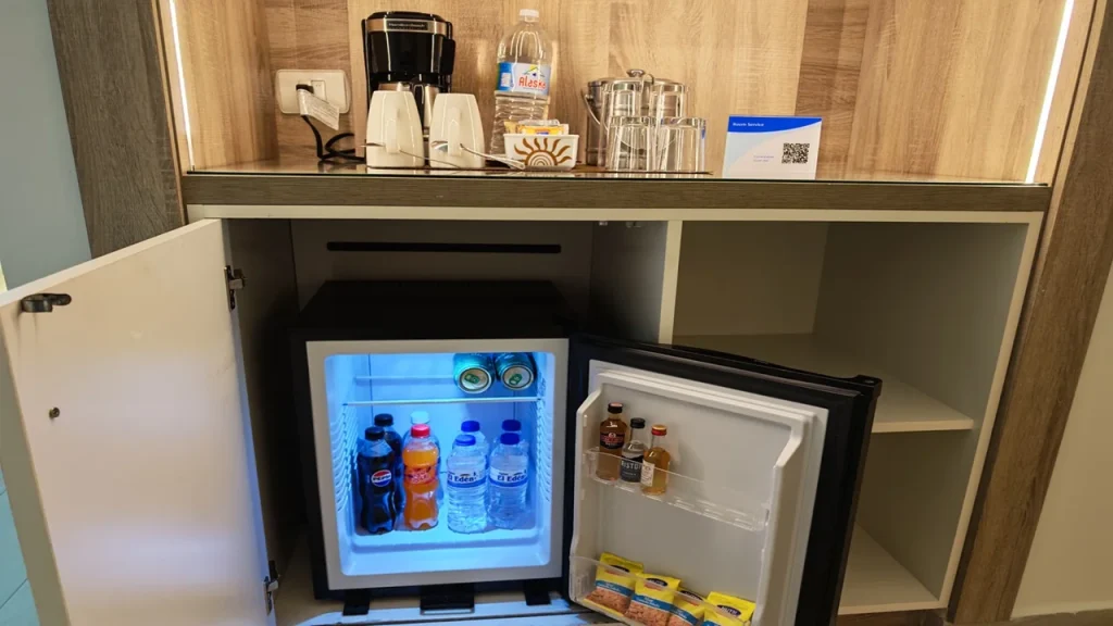 junior suite deluxe swim up minibar