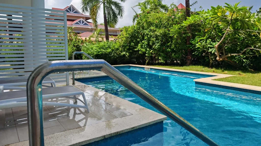 room junior suite deluxe swim up piscina