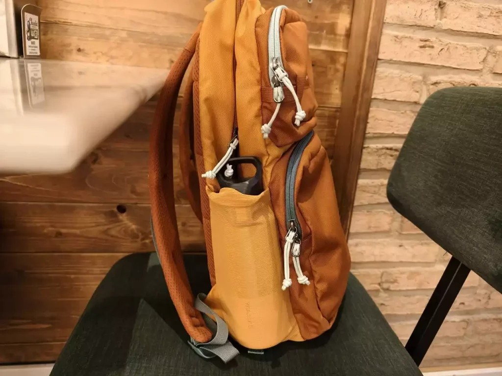 mochila Cotopaxi Tasra interior
